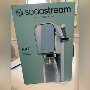 SodaStream Art Sparkling Water Maker in Light Blue NEVER USED !!!